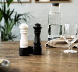 Crushgrind suola- ja pippurimylly setti | keraaminen koneisto | korkeus 14 cm | musta/valkoinen